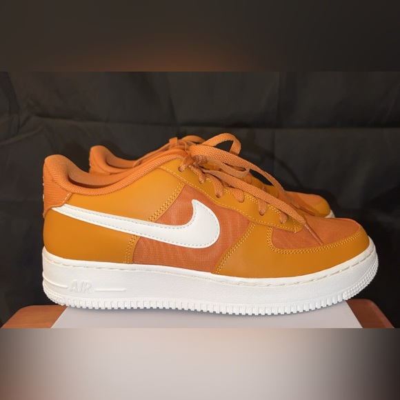 Nike (GS) Air Force 1 LV8 2 Monarch/Sail- 7Y/W8.5 - Picture 9 of 15